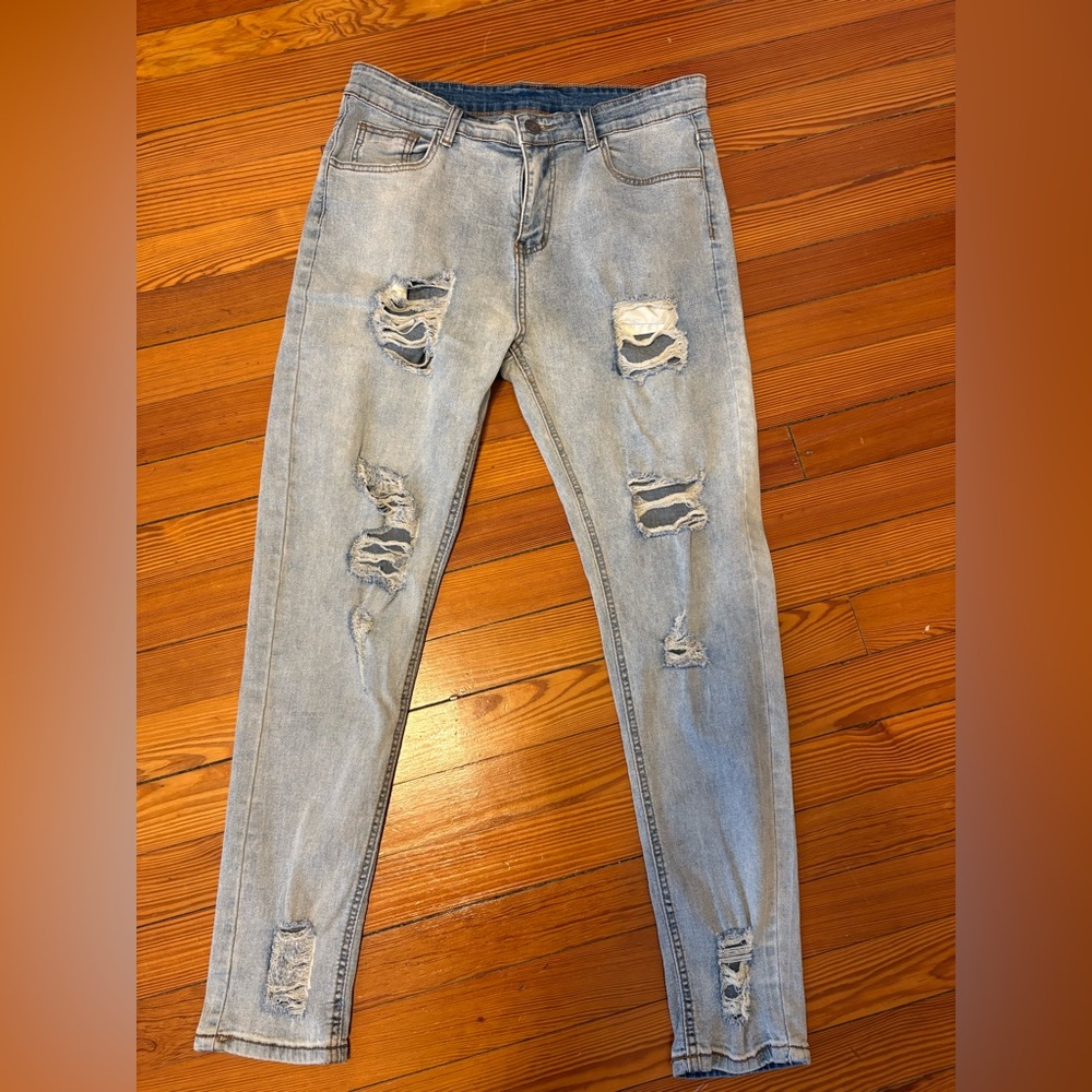 SHEIN Men’s Light Wash Ripped Jeans. Brand new without tags never worn.